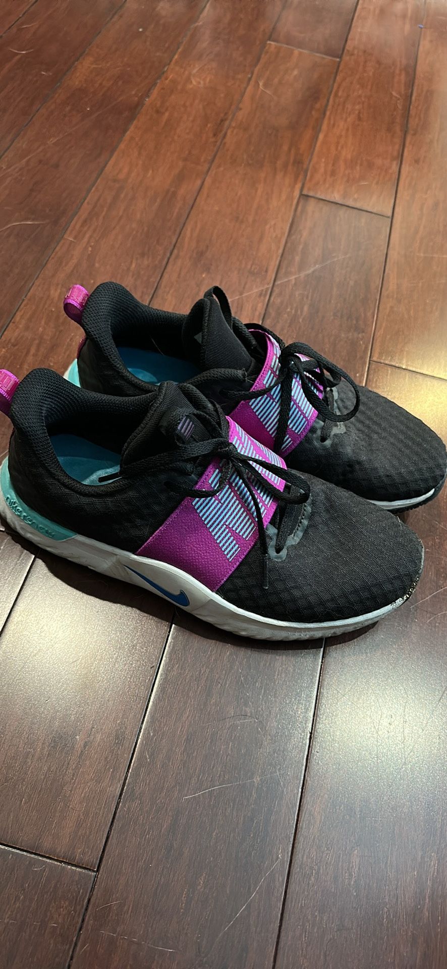 Women’s Nike Shoes Size 8.5