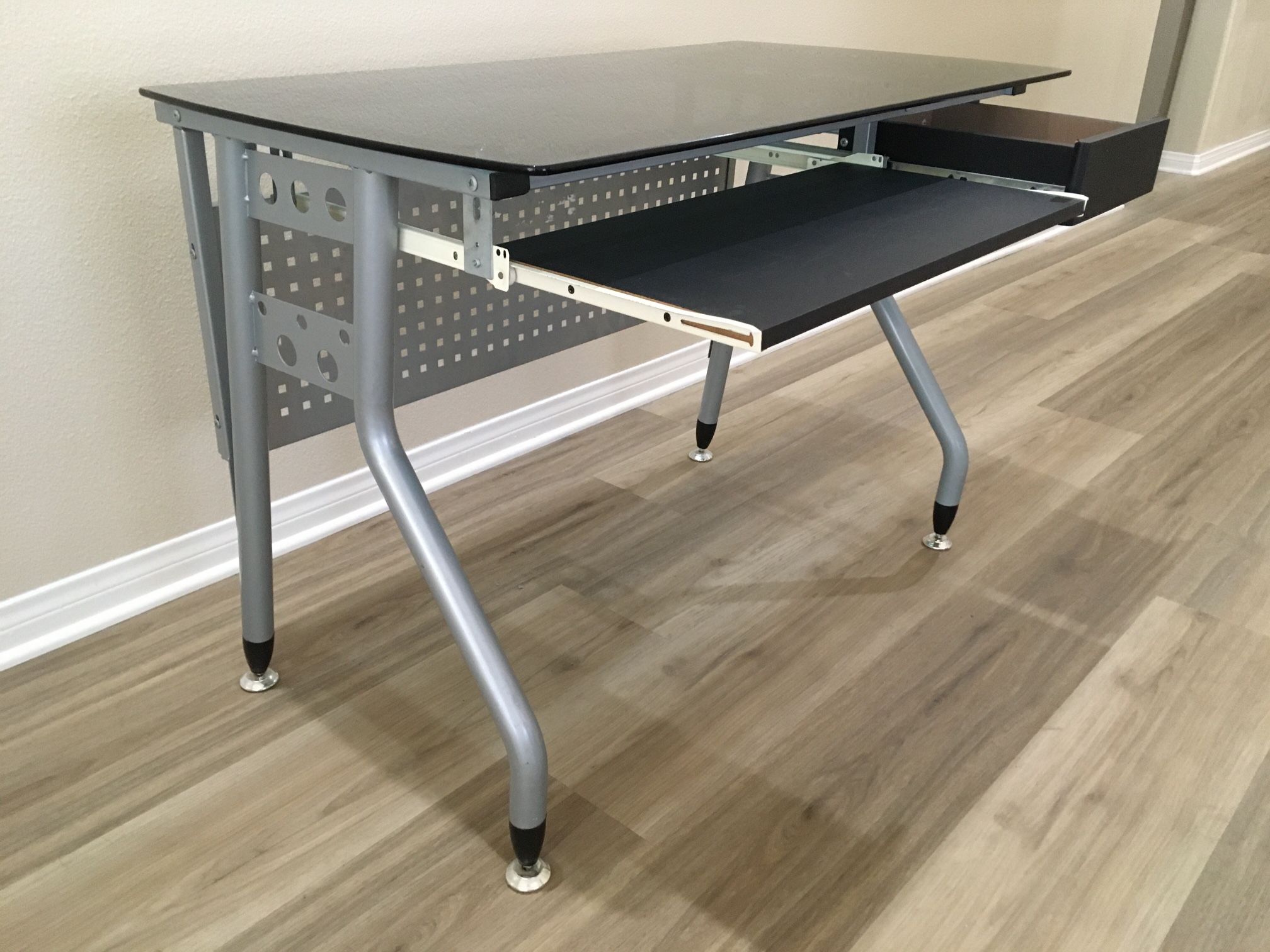 Glass Top Metal Frame Computer Desk 41.5x 22x29(h)