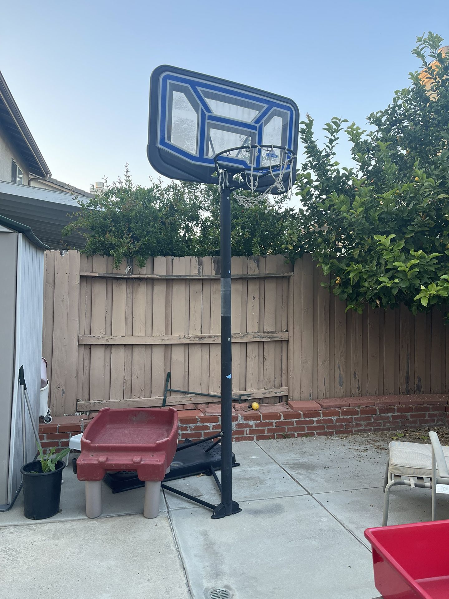 basketball hoop stand