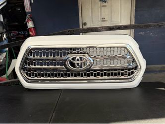 Toyota Tacoma 2016-2023 grill Oem