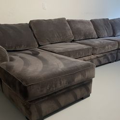 Beautiful Dark Gray Sectional Couch In Excellent Condition - Free Delivery 🚚