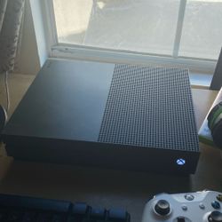 Xbox One S 780 GBs Comes With All Of The Cords 