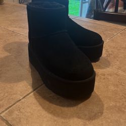 UGG mini black platform size 8