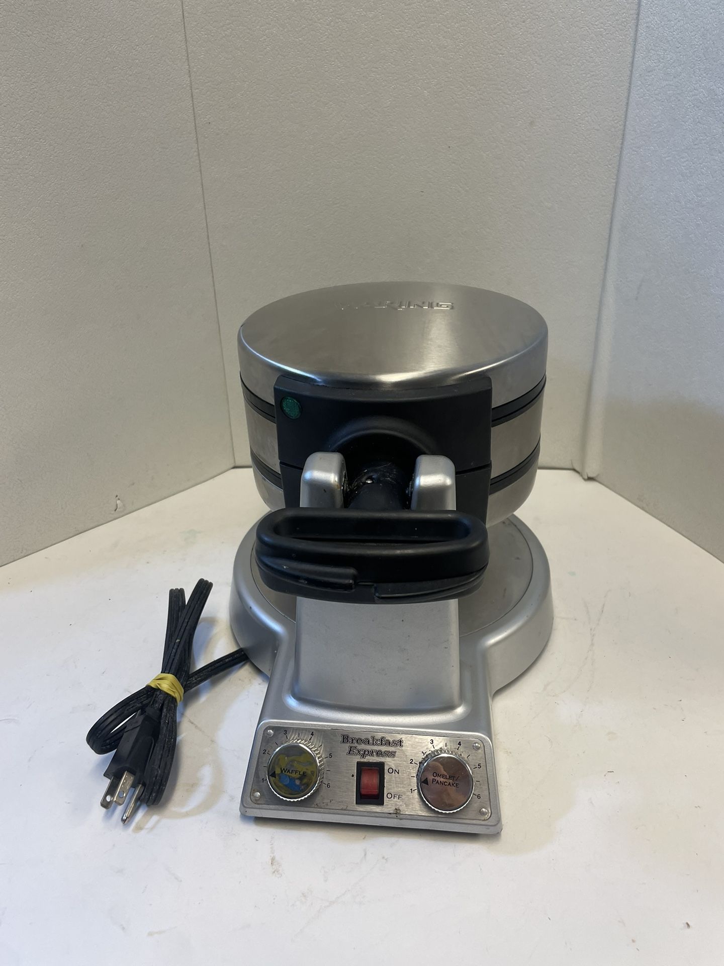 Waring Pro Belgium Waffle Maker WMR300 Rotating Restaurant Style Tested Works