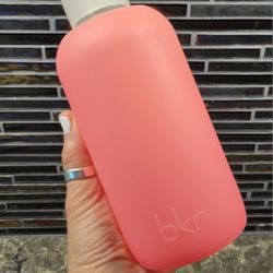 BKR WATER BOTTLE ROSY PINK NEON 16 OZ. GLASS WITH SILICONE SLEEVE RETIRED COLOR