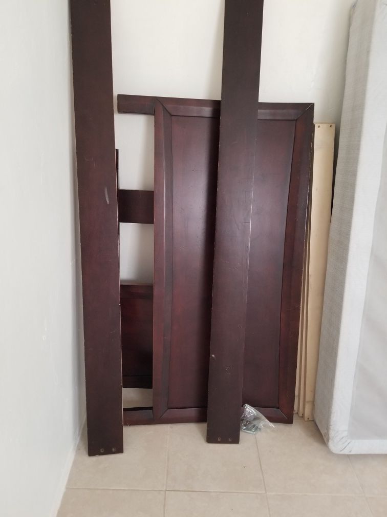 Free queen size bed frame