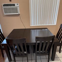Dinning table for sale