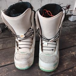 Snowboard more boots