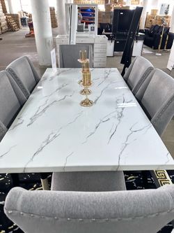 Dining table + 6 chairs (new)