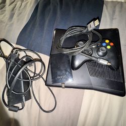 Xbox 360 Slim With Kinect + 35 Games 