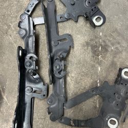 BMW 328i/N20/F30 Hood Hinges