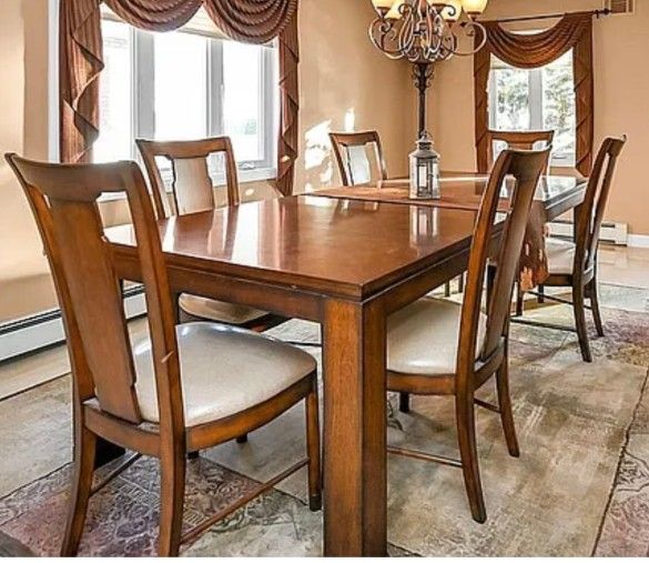 Dining room Table And Chairs