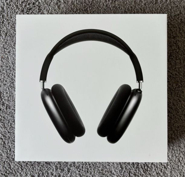 BRAND NEW FACTORY SEALED APPLE BRAND AiRPODS MAX