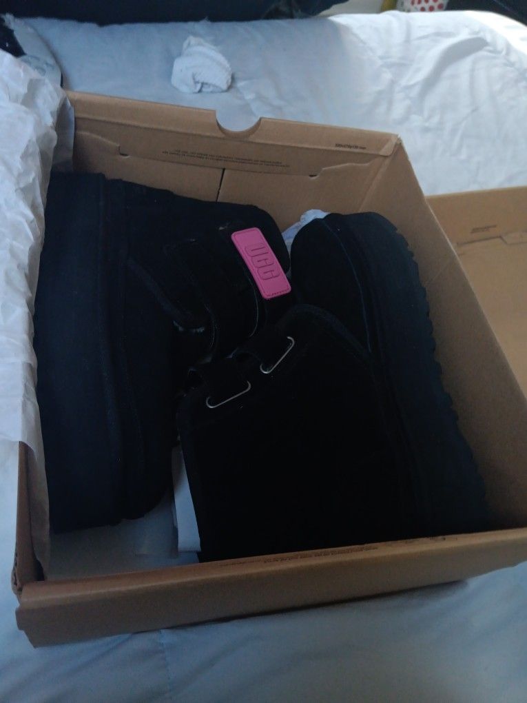 Black Girl Uggs Size 6 