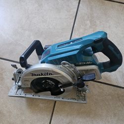 Makita Skilsaw Tool And 2 Batteries