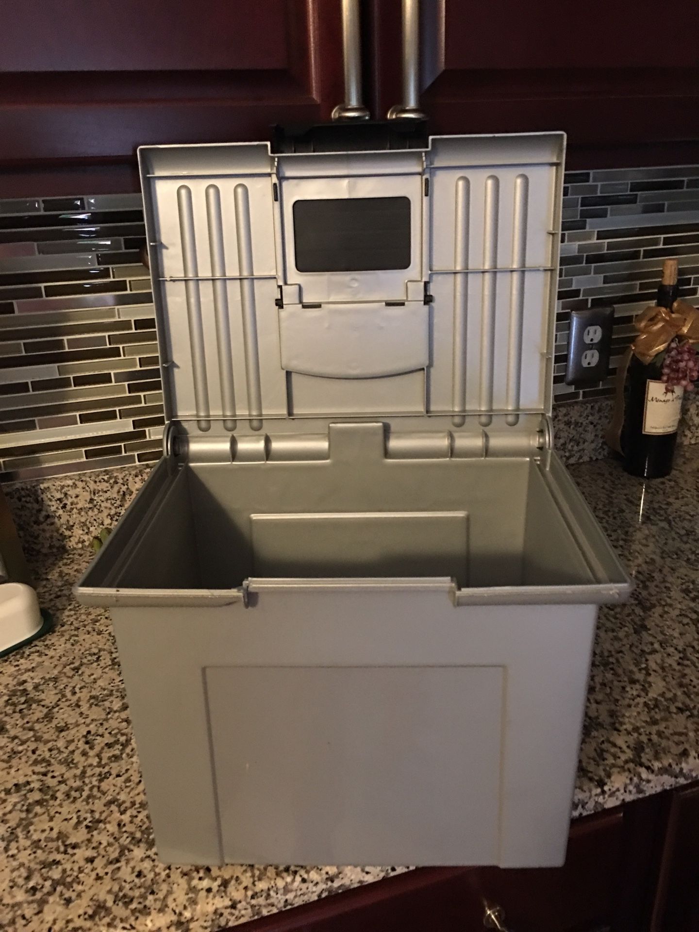 Portable filing cabinet