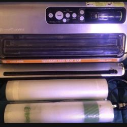 Foodsaver Vacuum Sealer Very Lightly Used Comes with 2 rolls of bags  save atleast 25$  Hardly used ,Everything works perfect. The FM5460 System