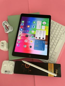 Apple IPad 8th Generation (10.2” Retina /Latest iOS 26/ 2020 model) 32GB with stylus pen, keyboard & Accessories