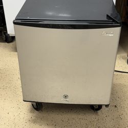 Small Refrigerator ! 