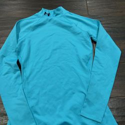 Gently Used Under Armour Cold Gear Fitted Work Out Shirt 