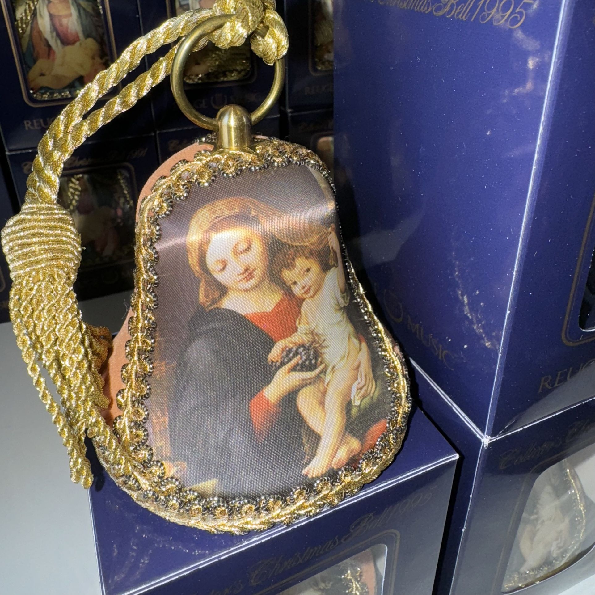 New in Box Vintage Reuge Music Christmas Collectors Music Box Bell 1995 Version