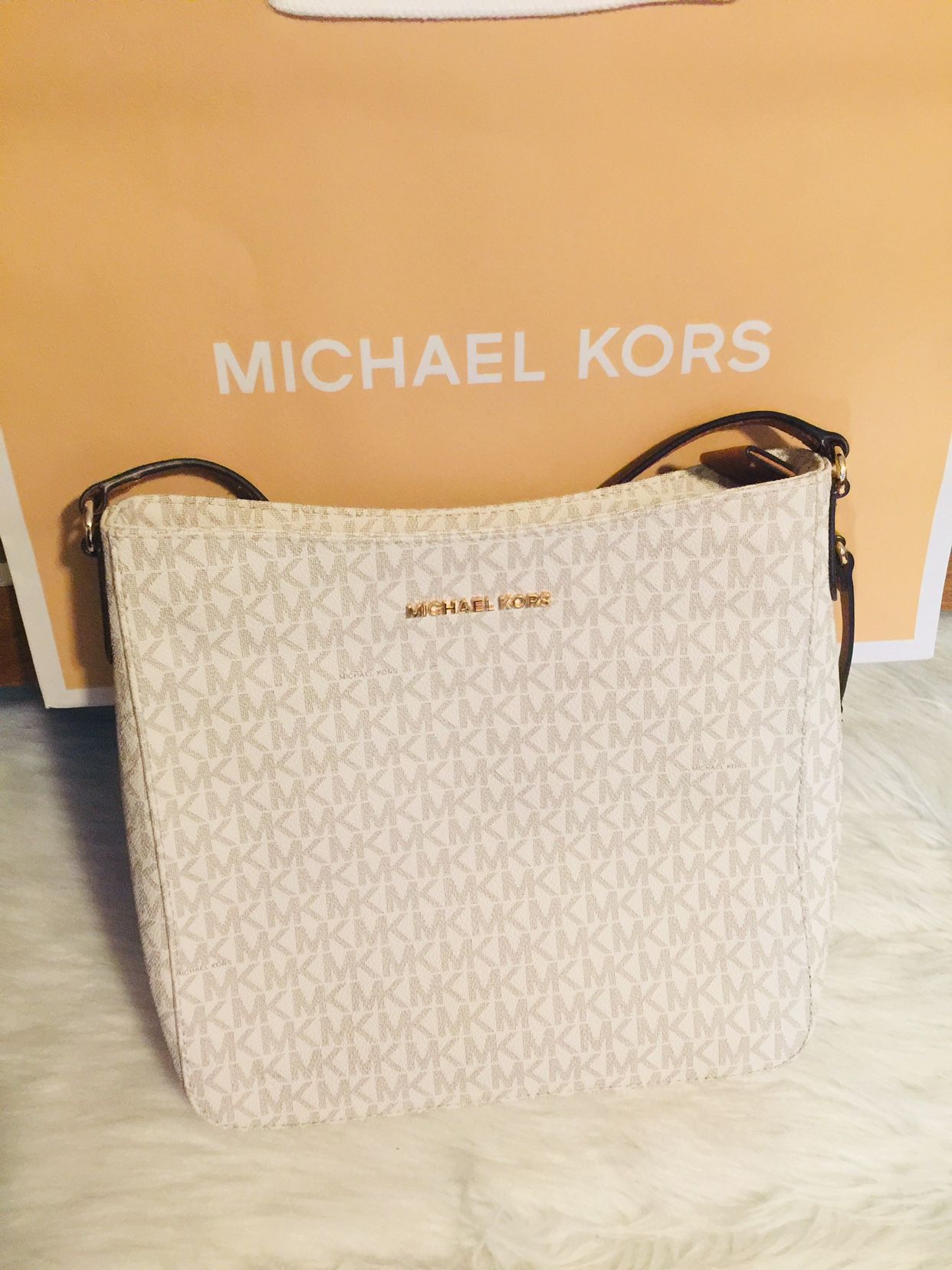 Michael Kors Vanilla Large Jet Set Messenger Crossbody Bag