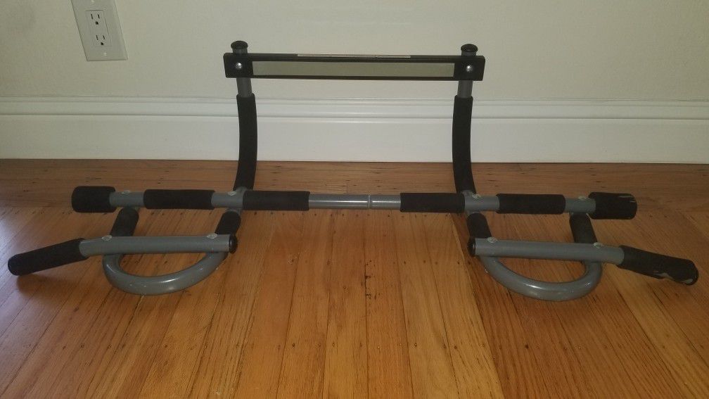 Deluxe Pull Up Bar