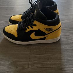 Jordan 1 Mid New Love
