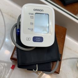 Omron 3 Series BP7100 Upper Arm Blood Pressure Monitor - New-Missing Box