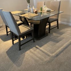 DINING TABLE FOR SALE