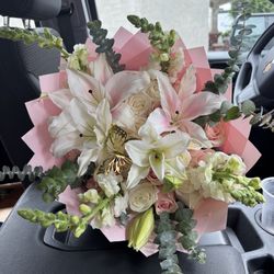 Ramo Buchón Rose Bouquet Lilies