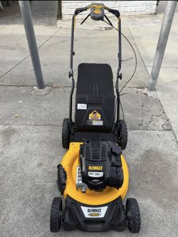 DEWALT 21 in. 163cc Briggs and Stratton 725Exi Engine Rear Wheel Drive 3-in-1 Gas Self Propelled Wal