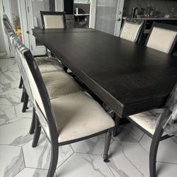 Dining table Moving Sale 