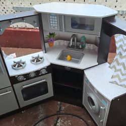 Kids Kitchen $200 Obo Comes With Fake Food And Pots And Utensils 