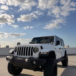 21’ Lifted White Jeep Wrangler 