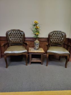 Chairs, table & flower arrangement