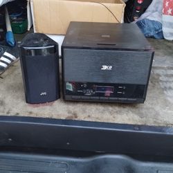 3 Cd Changer Stereo With A Jvc Speaker