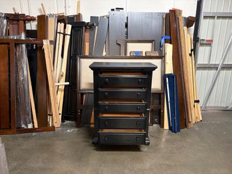 Black 5-Drawer Chest Dresser