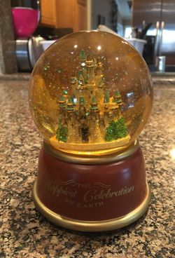 Disneyland winter globe