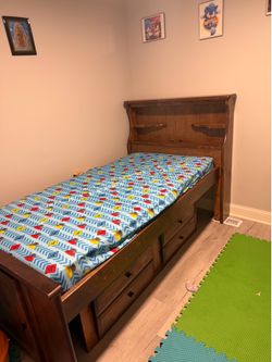 Wooden bed frame for kids