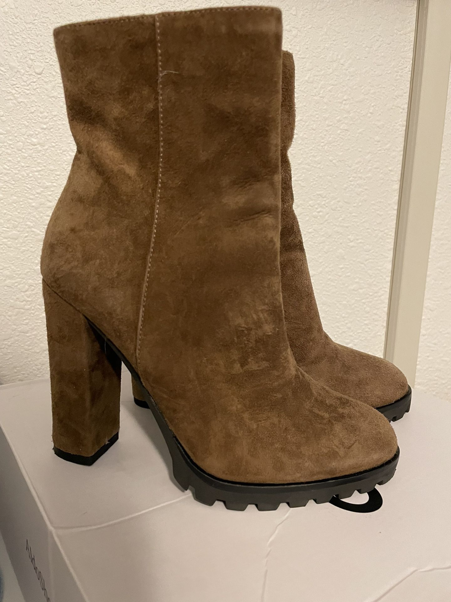 Suede Brown Boots 
