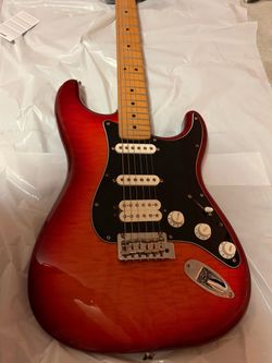 Fender Player Stratocaster HSS Aged Cherry Burst Maple Fretboard