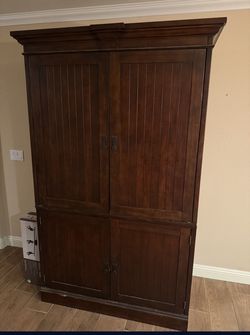 Entertainment center / storage cabinet