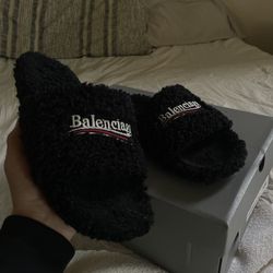 Balenciaga fur slides size 8