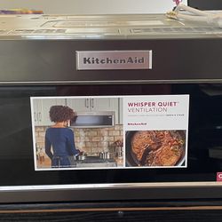 New Out Of Box - Kitchen Aid Low Profile Microwave Black Stainless