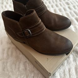 Clark’s “New” Charlten Boots- Women’s Size 10