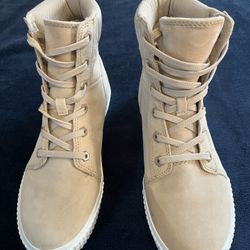 Women's Skyla Bay Sneaker  Boot Size 7.5