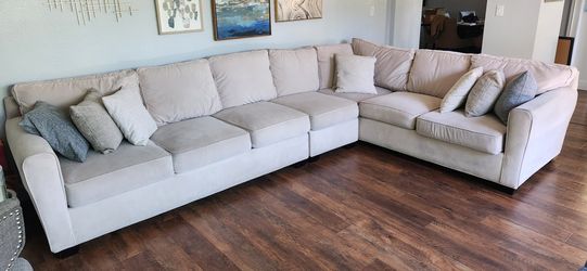 Lovely Sectional Sofa. Large L-Shaped Couch Living Room