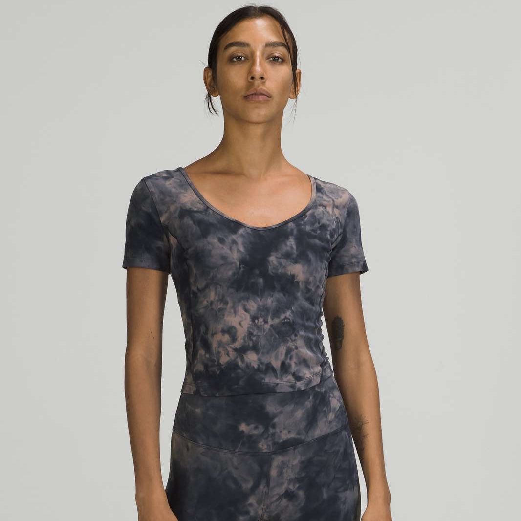 LULULEMON Diamond Dye Lunar Rock True Navy Cropped Nulu Workout Align T-Shirt