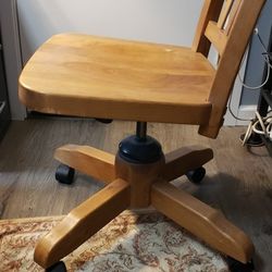 oak chair on rollers w adustable height 9/30/26 yakima